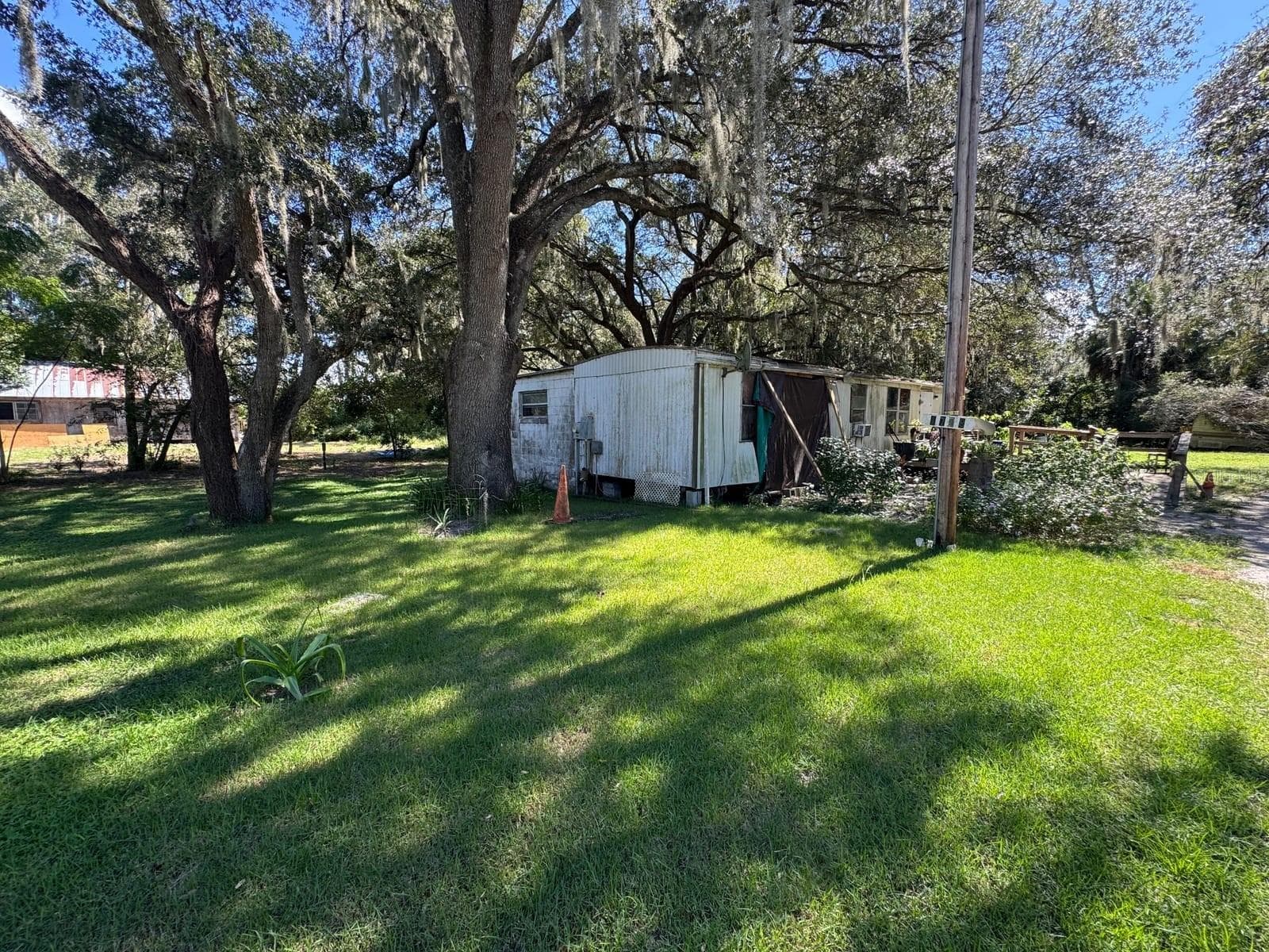Manufactured Home at 1708 JONES DR, LEESBURG, photo 5 of 23