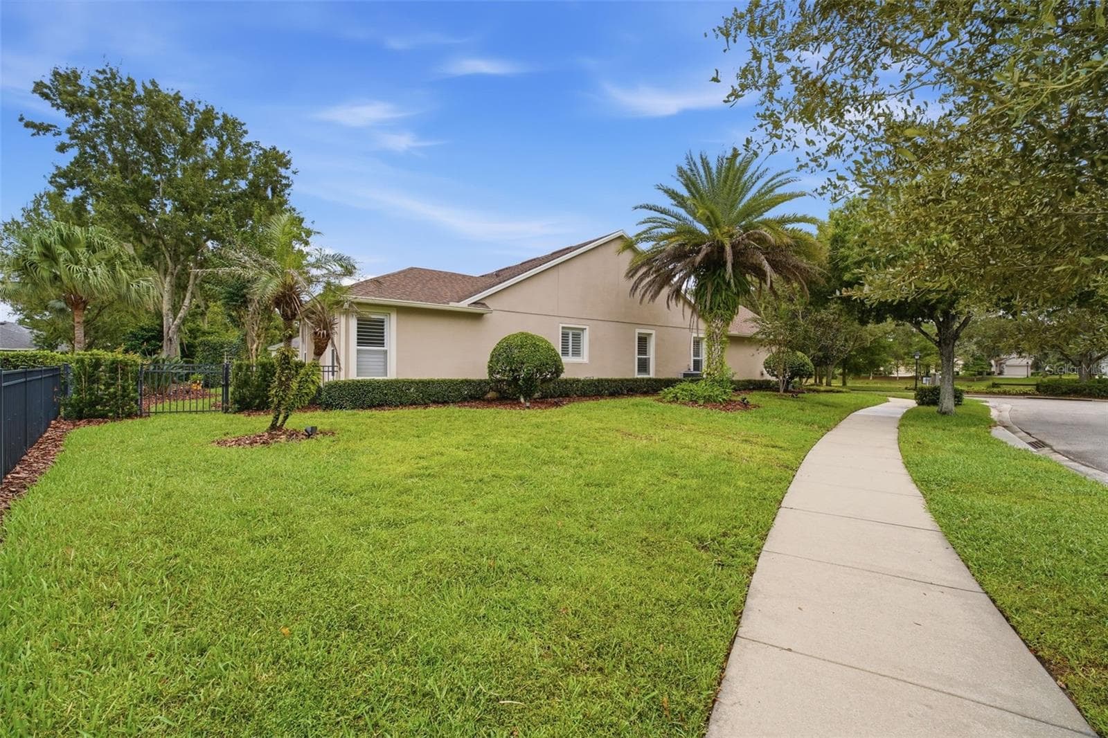 Side Yard - 1024 HERON POINT CIR, DELAND