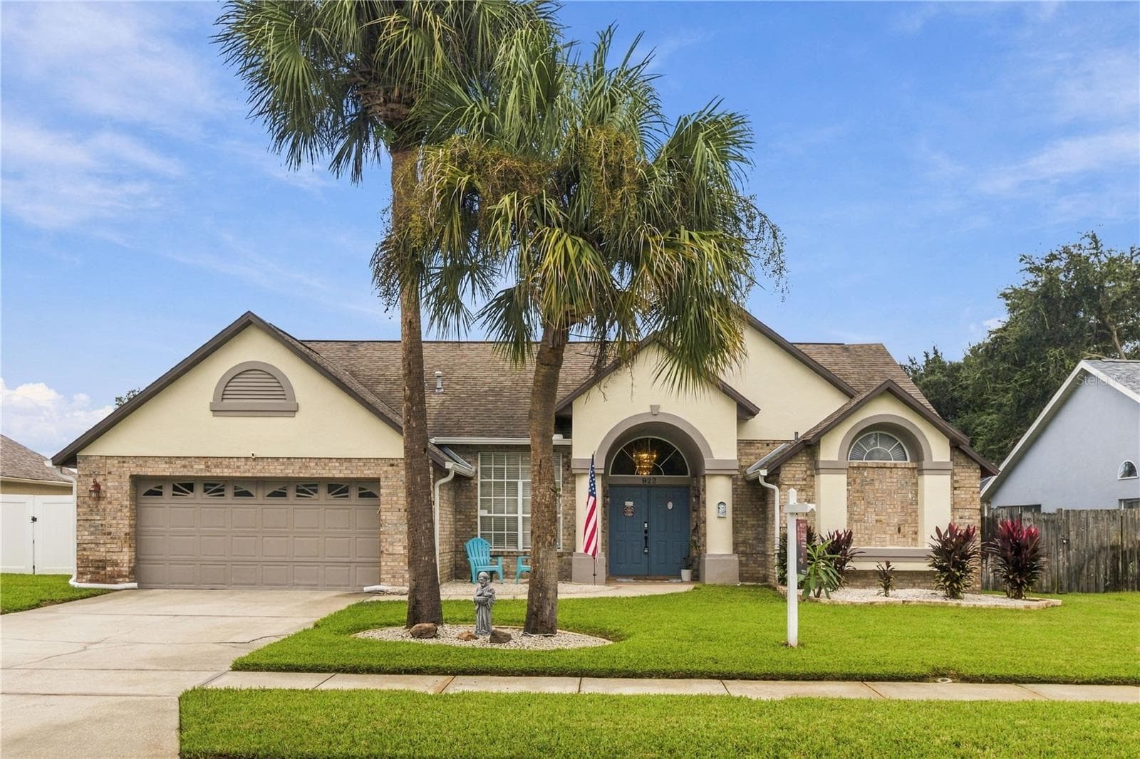 922 PELICAN LN
