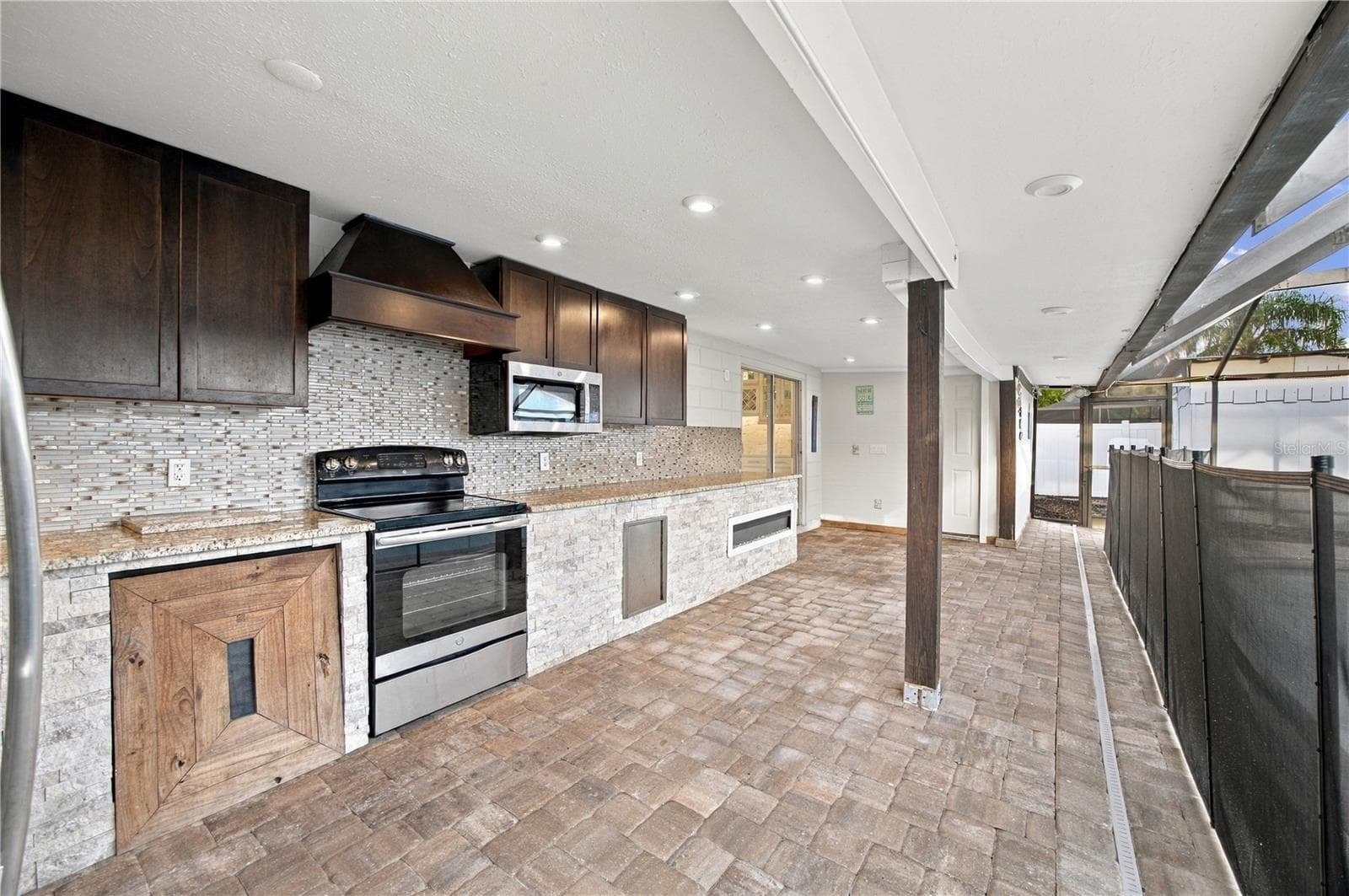 Single Family Residence at 3628 COPPERTREE CIR, BRANDON, photo 29 of 45