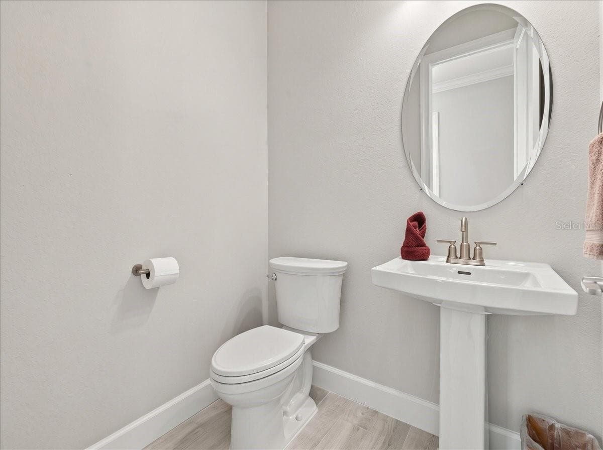 The half bath is conveniently located right inside the front of the home for guests. - 4732 CRESTPOINT WAY, PALMETTO