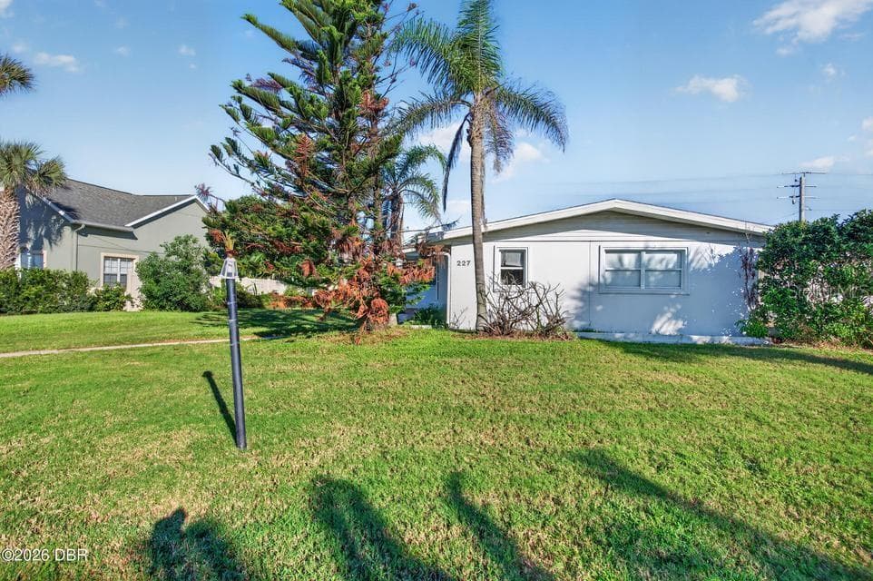 Single Family Residence at 227 FAIRWAY DR, ORMOND BEACH, photo 2 of 18