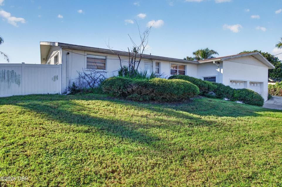 Back of Home on Amsden - 227 FAIRWAY DR, ORMOND BEACH