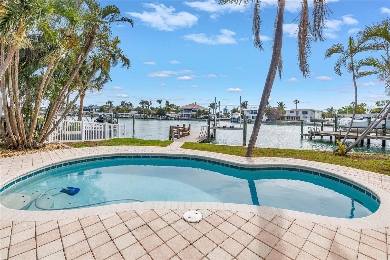 Single Family Residence at 10128 YACHT CLUB DR, TREASURE ISLAND, photo 3 of 80