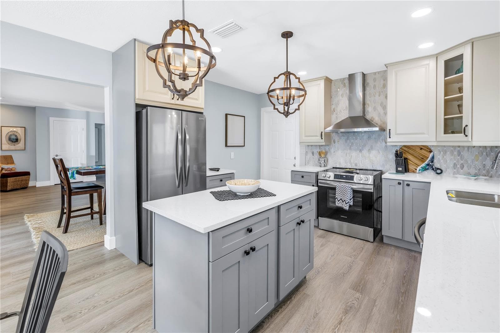 Single Family Residence at 10128 YACHT CLUB DR, TREASURE ISLAND, photo 11 of 80