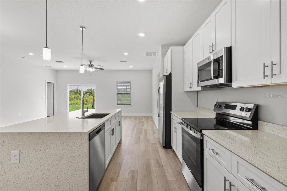 Single Family Residence at 3831 POINCIANA DR, INDIAN LAKE ESTATES, photo 6 of 57