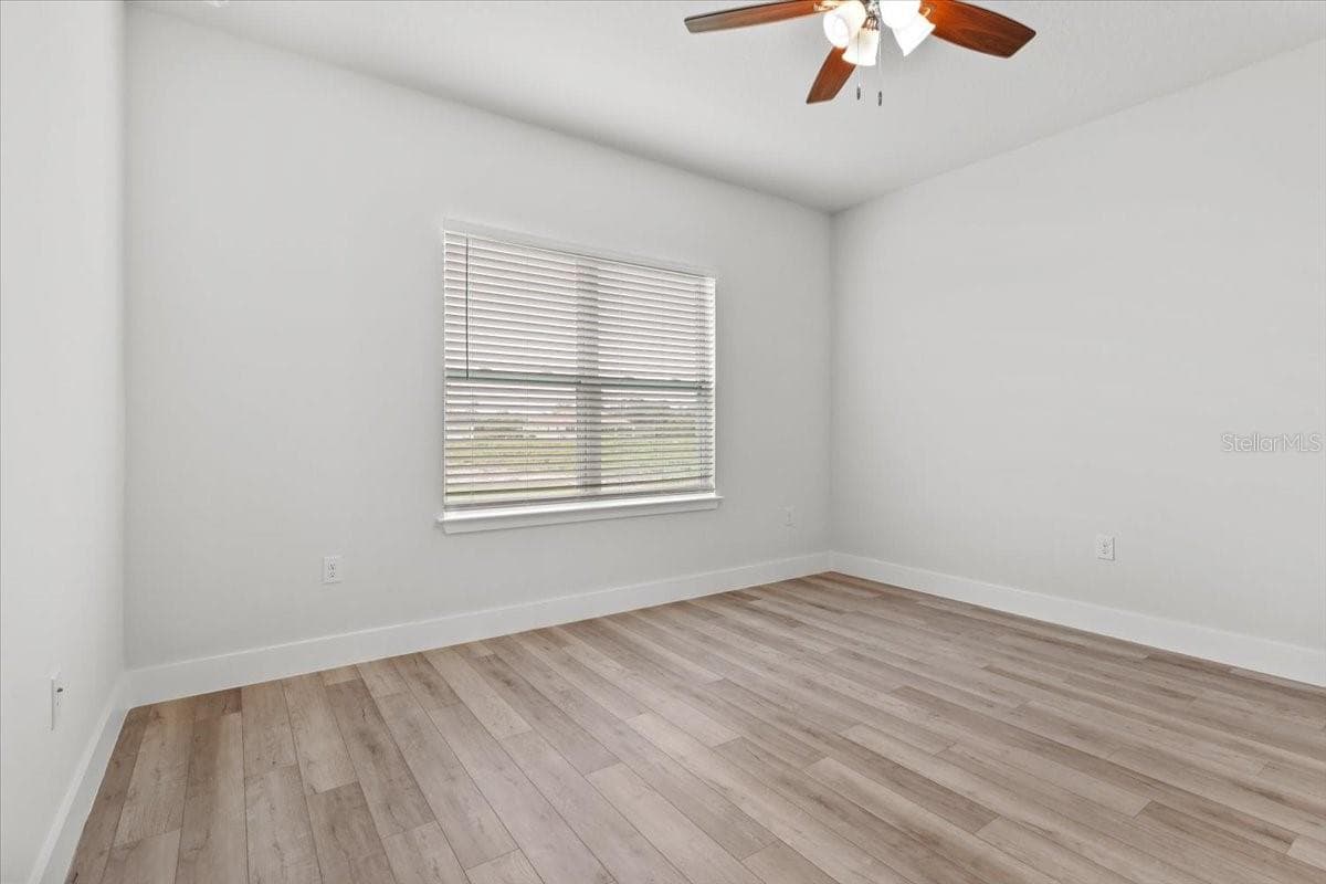 Single Family Residence at 3831 POINCIANA DR, INDIAN LAKE ESTATES, photo 18 of 57
