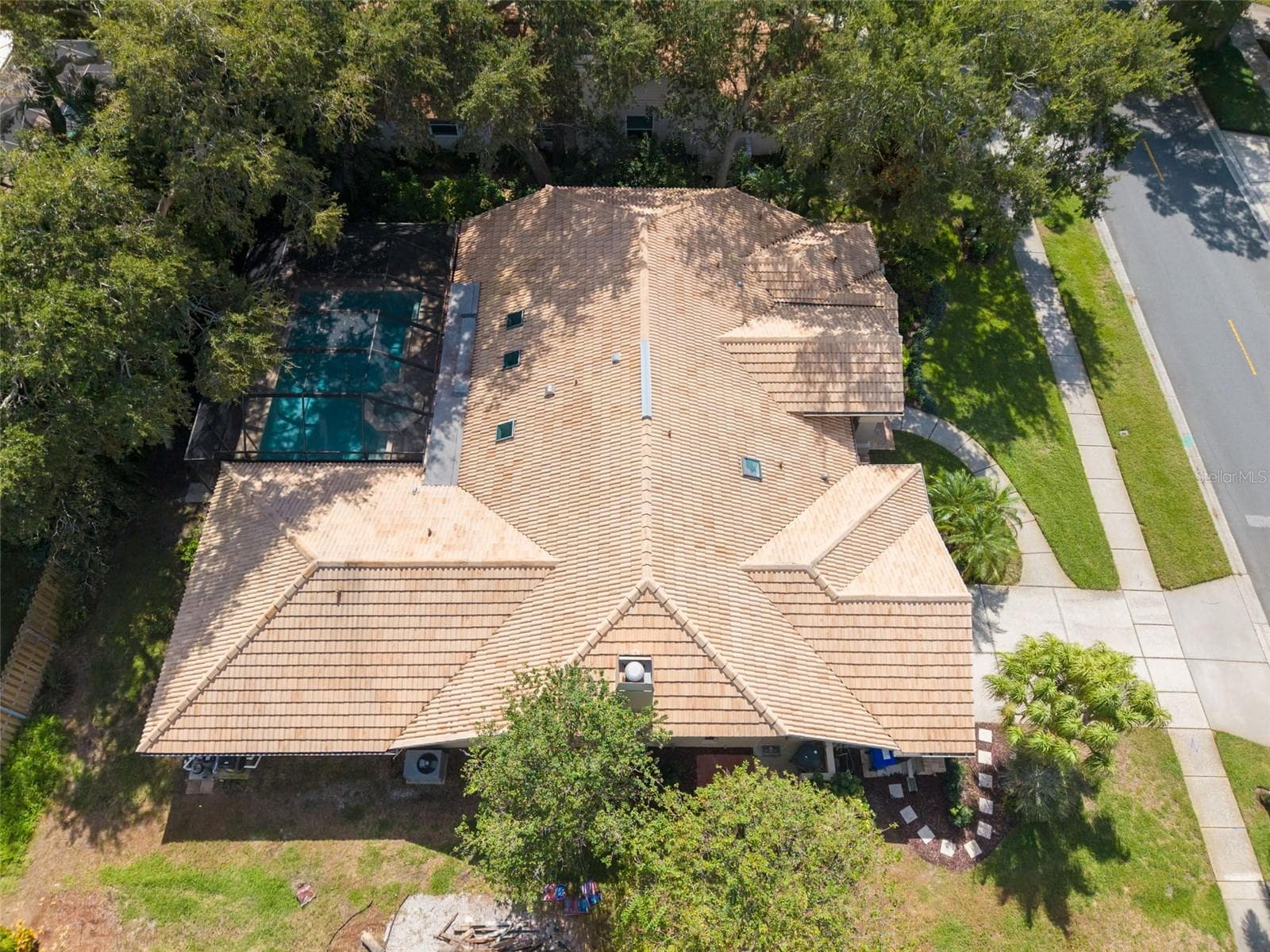 Single Family Residence at 2715 COUNTRY WOODS LN, PALM HARBOR, photo 6 of 54