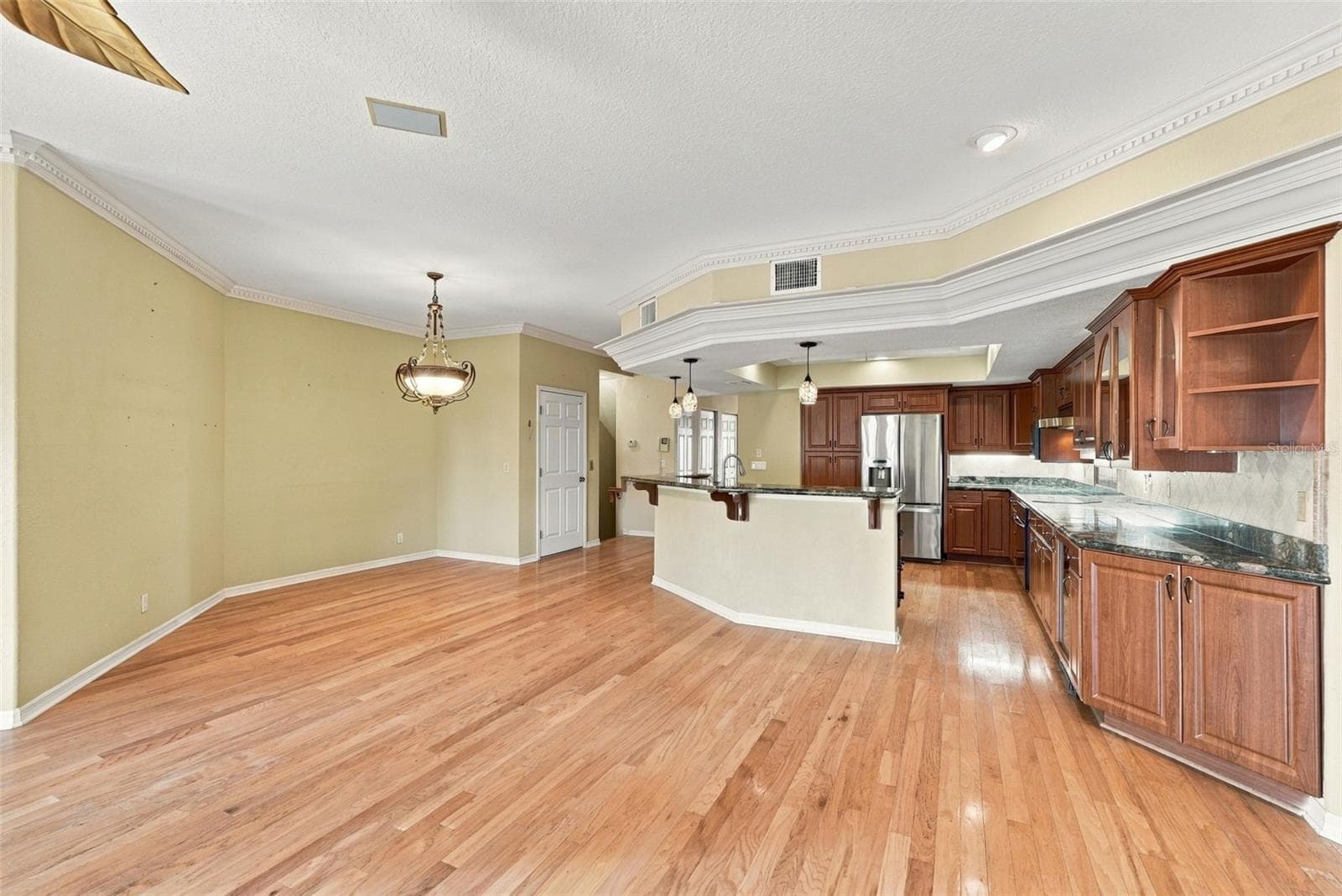 Townhouse at 9227 CAPTIVA CIR, ST PETE BEACH, photo 14 of 63