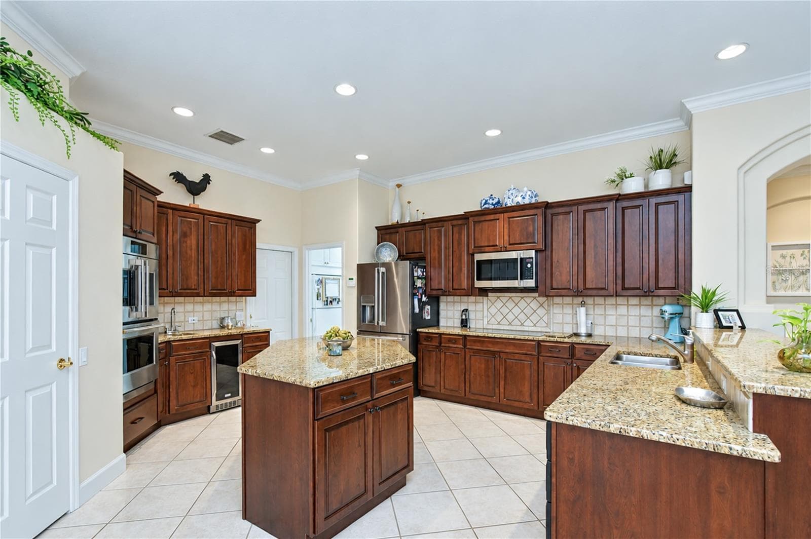 Single Family Residence at 5513 KEELER OAK ST, LITHIA, photo 8 of 132
