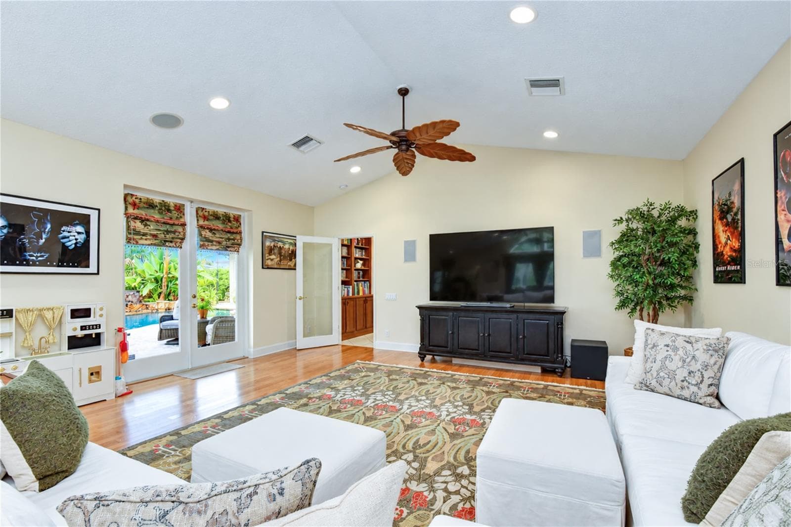 Single Family Residence at 5513 KEELER OAK ST, LITHIA, photo 10 of 132