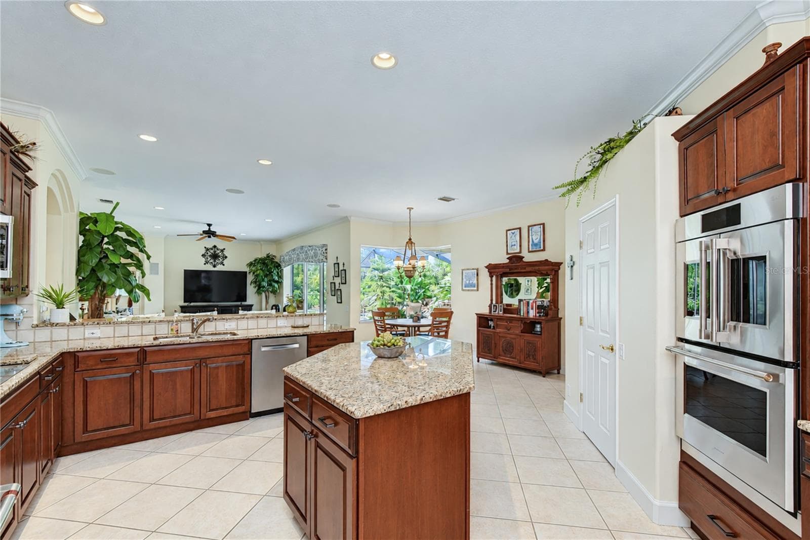 Single Family Residence at 5513 KEELER OAK ST, LITHIA, photo 26 of 132