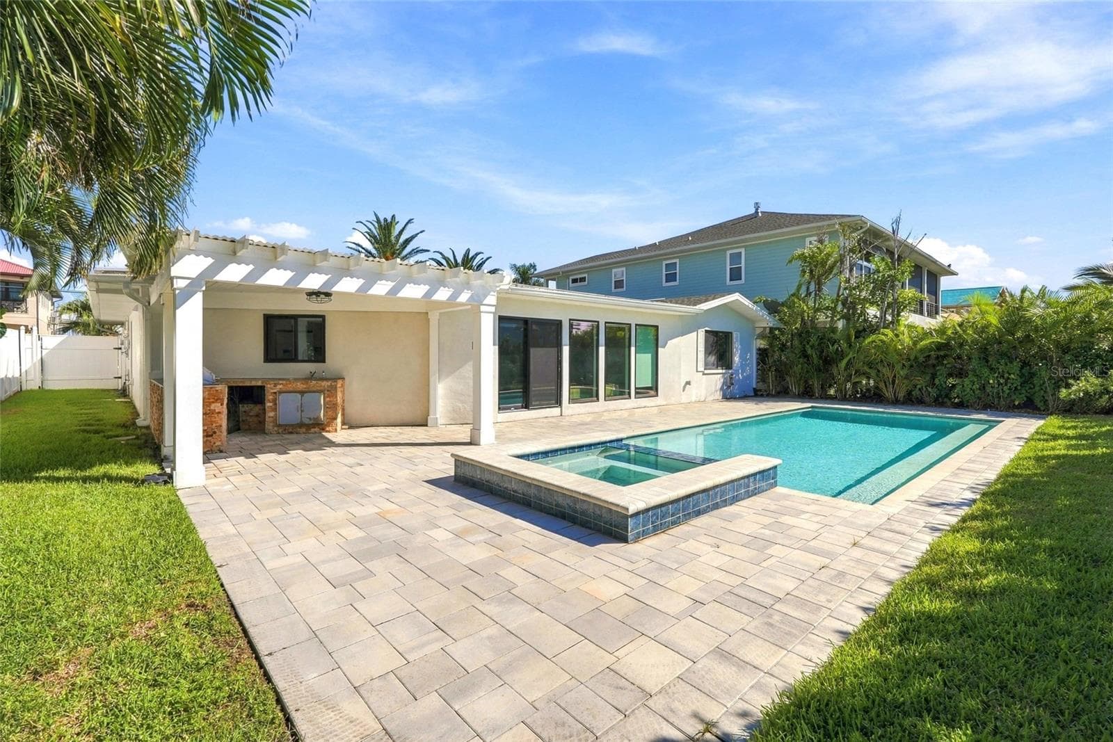 Single Family Residence at 556 JOHNS PASS AVE, MADEIRA BEACH, photo 8 of 44