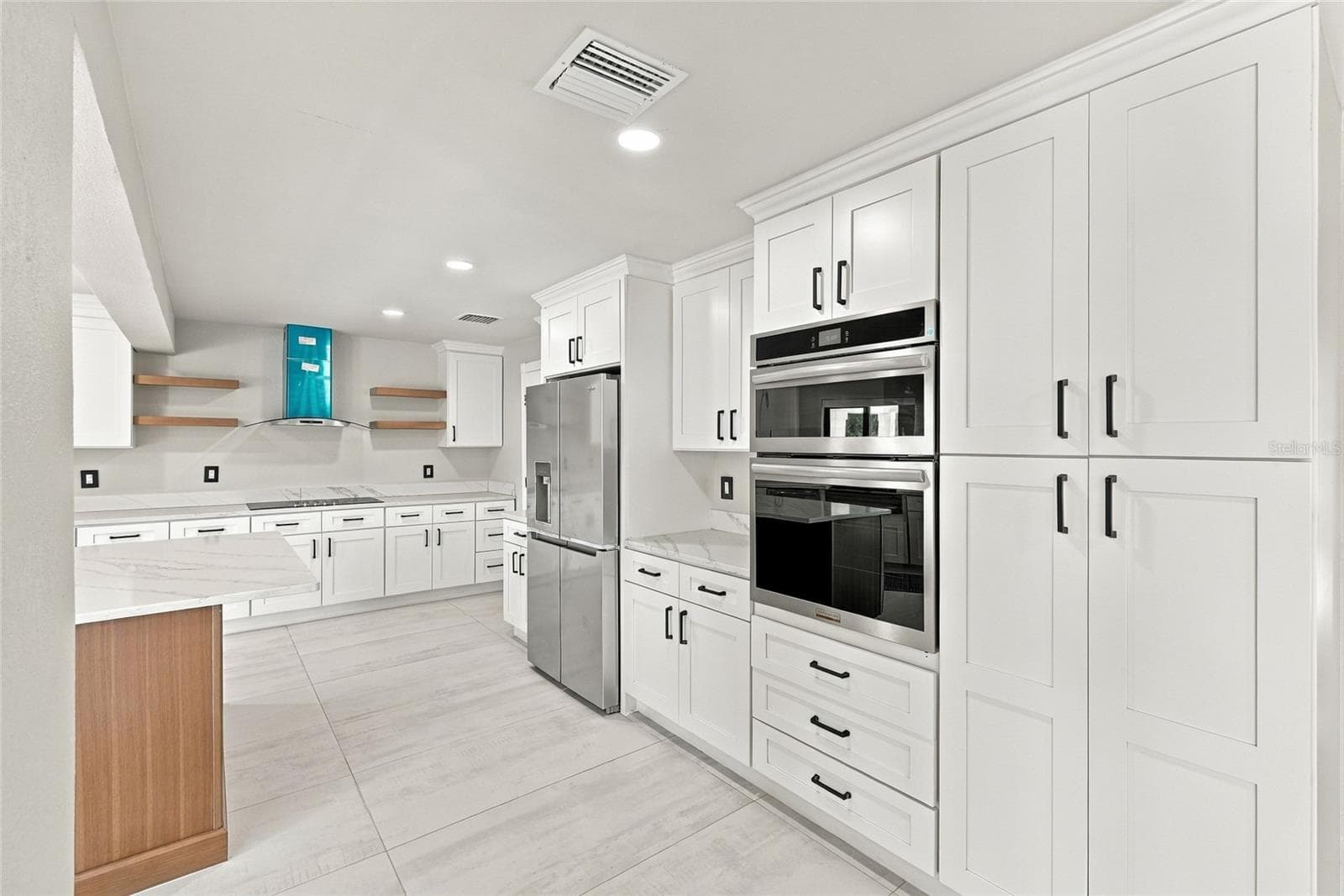 Single Family Residence at 556 JOHNS PASS AVE, MADEIRA BEACH, photo 15 of 44