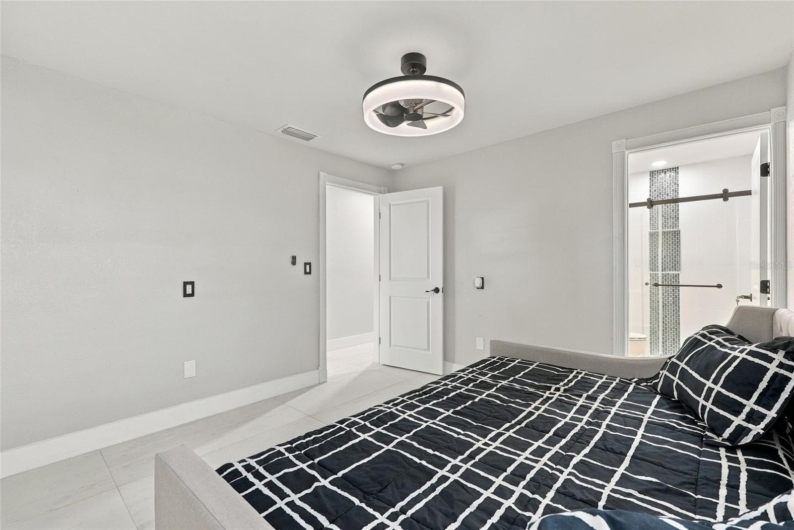 Single Family Residence at 556 JOHNS PASS AVE, MADEIRA BEACH, photo 29 of 44