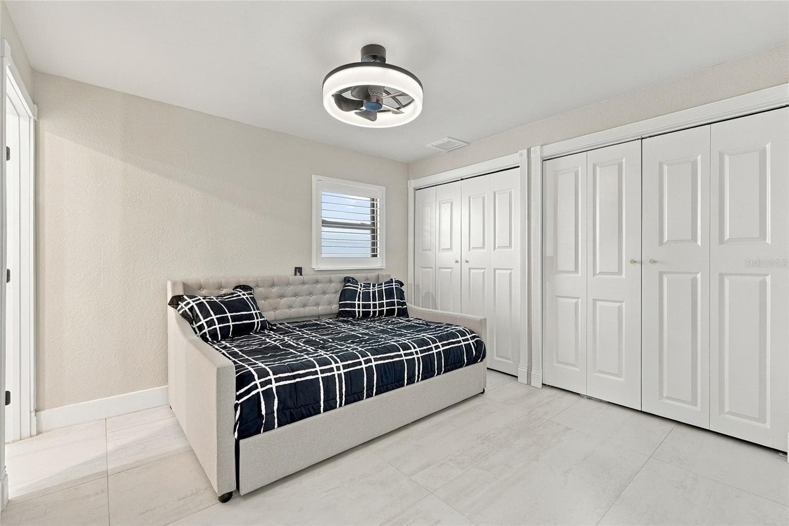 Single Family Residence at 556 JOHNS PASS AVE, MADEIRA BEACH, photo 32 of 44