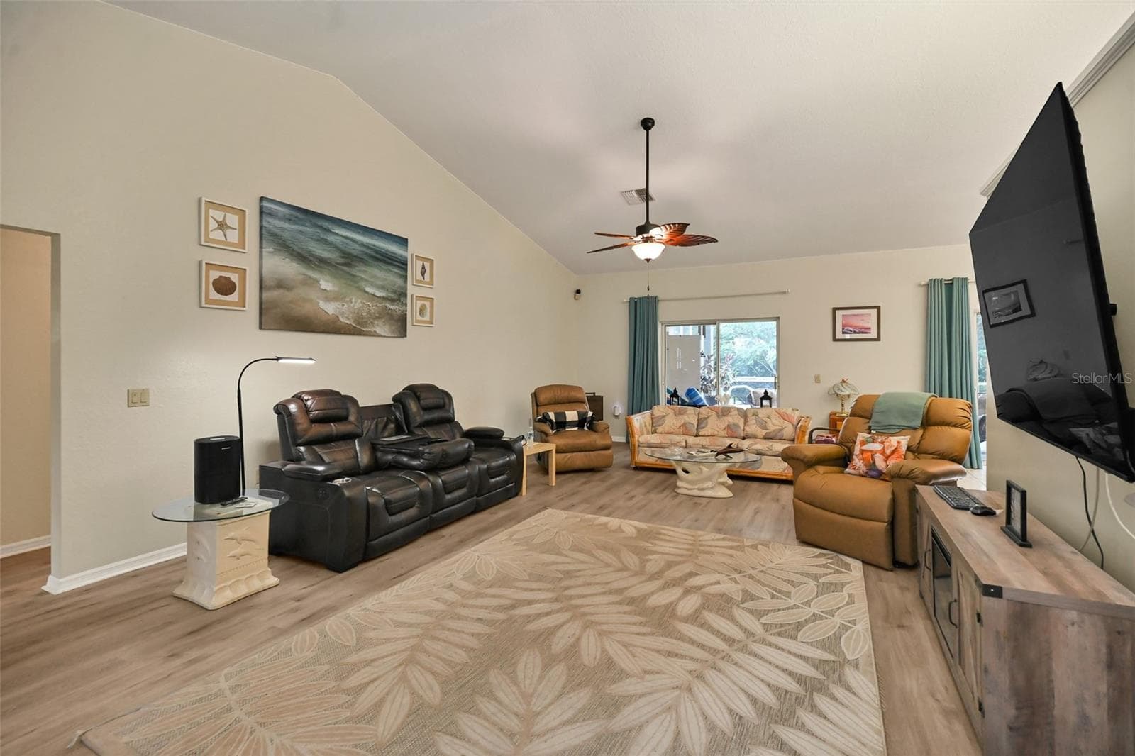 Single Family Residence at 11384 NEWINGTON AVE, SPRING HILL, photo 9 of 56