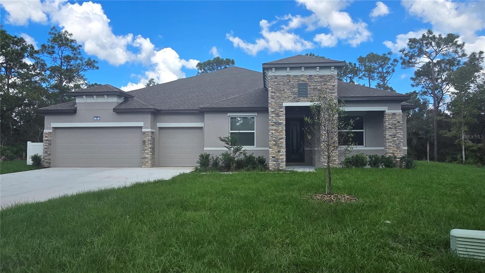 Ready Now! Stunning Exterior - Stone Accent, 3-Car Garage - 10 ELDER CT W, HOMOSASSA