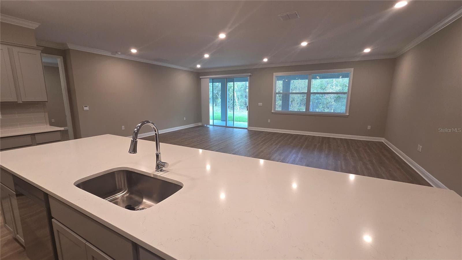 Large Island with Quartz Countertops - 10 ELDER CT W, HOMOSASSA
