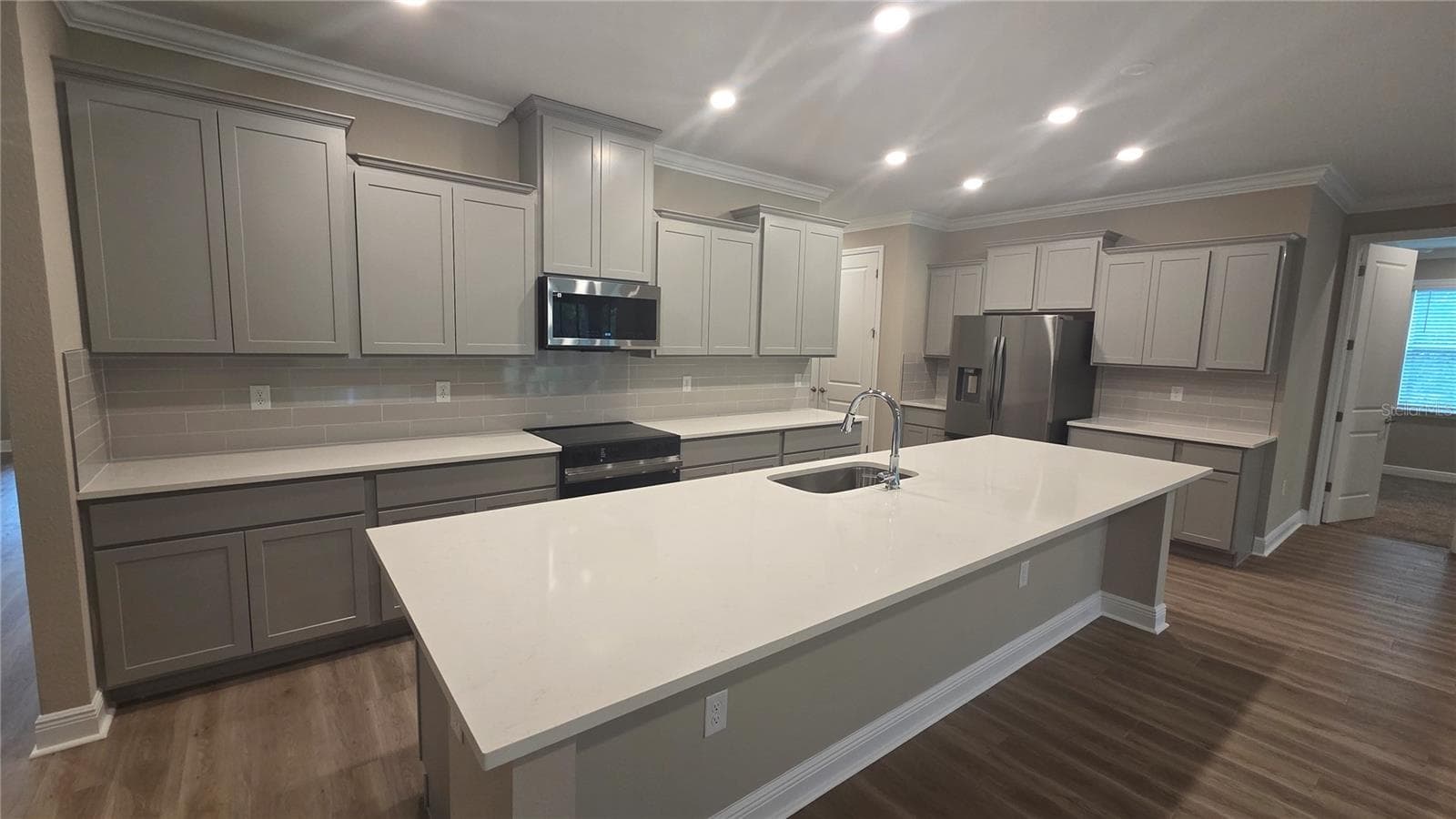 Large Island with Breakfast Bar Seating - 10 ELDER CT W, HOMOSASSA