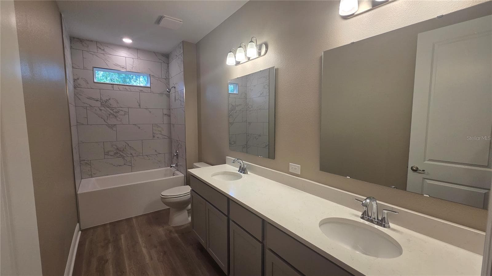 Secondary Bath - 10 ELDER CT W, HOMOSASSA