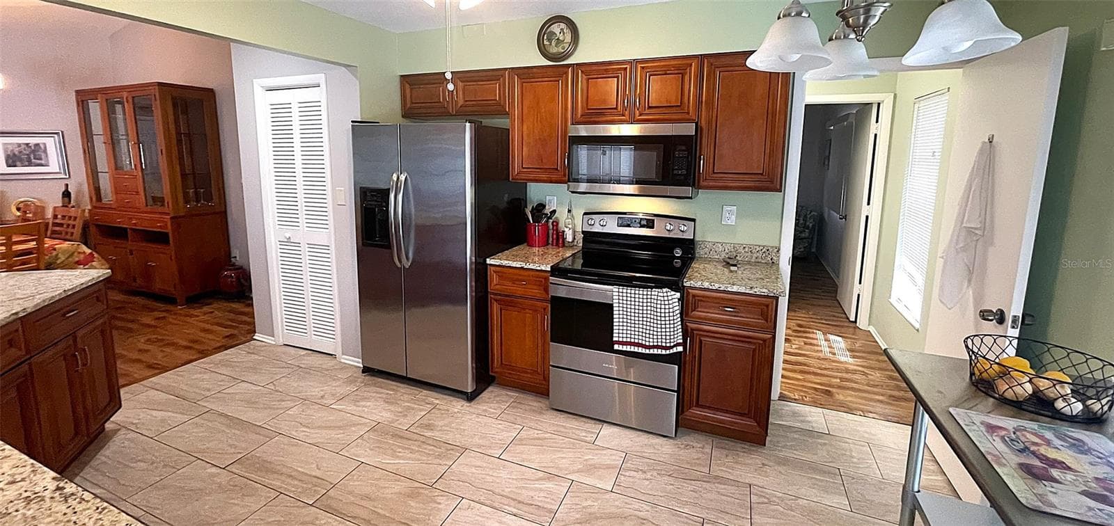 Stainless steel appliances & Wood Cabinets - 1009 LABELLE TER NW, PORT CHARLOTTE