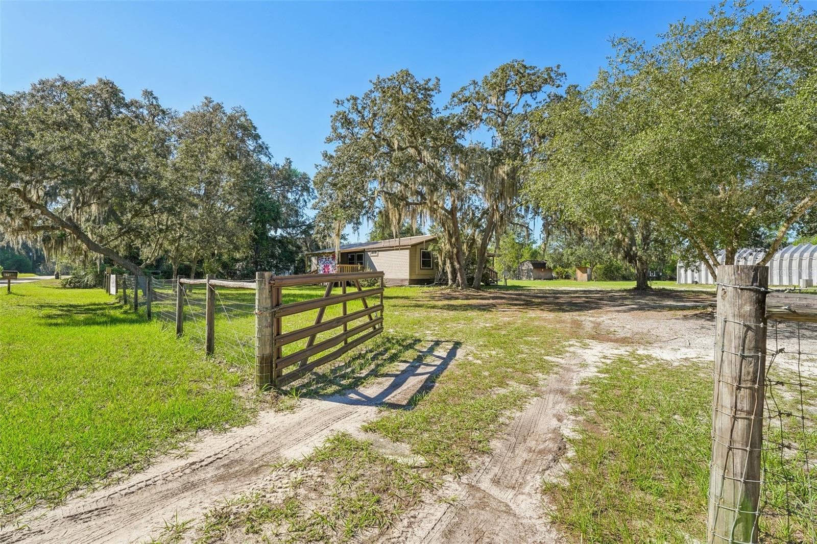 Manufactured Home at 879 COUSINTOWN RD, INTERLACHEN, photo 43 of 51