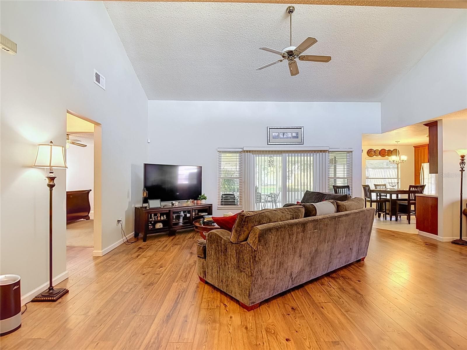 Single Family Residence at 620 STILLVIEW CIR, BRANDON, photo 6 of 28