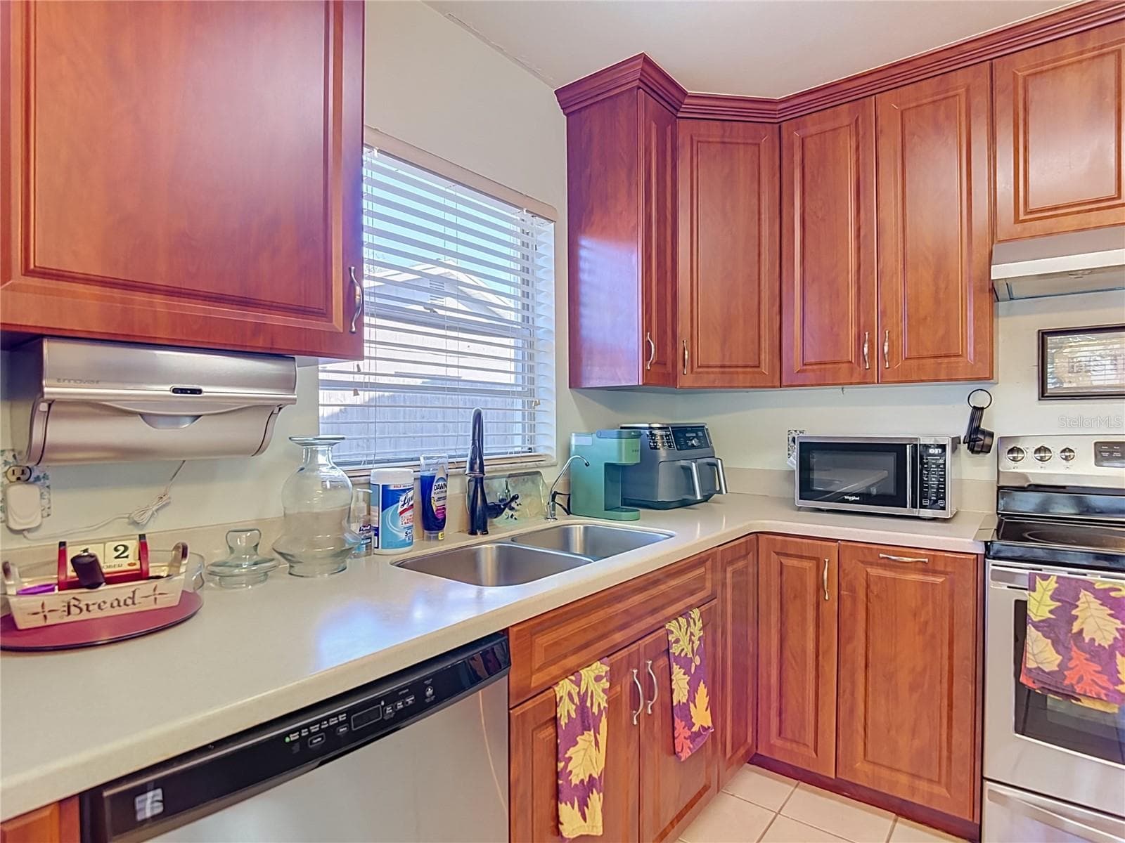 Single Family Residence at 620 STILLVIEW CIR, BRANDON, photo 14 of 28