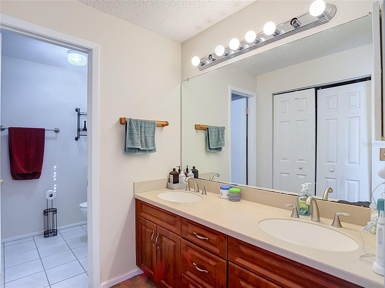 Single Family Residence at 620 STILLVIEW CIR, BRANDON, photo 20 of 28
