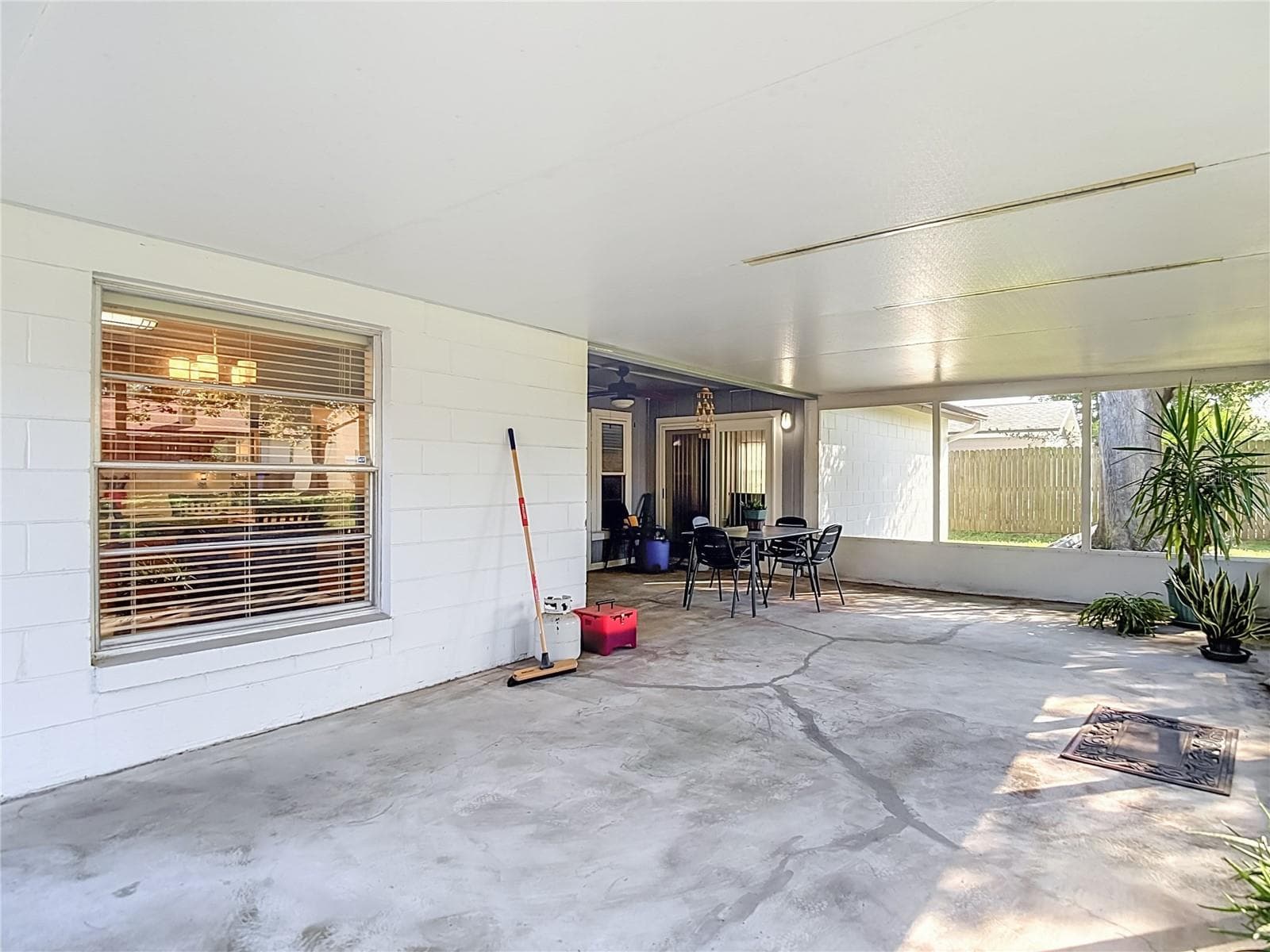 Single Family Residence at 620 STILLVIEW CIR, BRANDON, photo 24 of 28