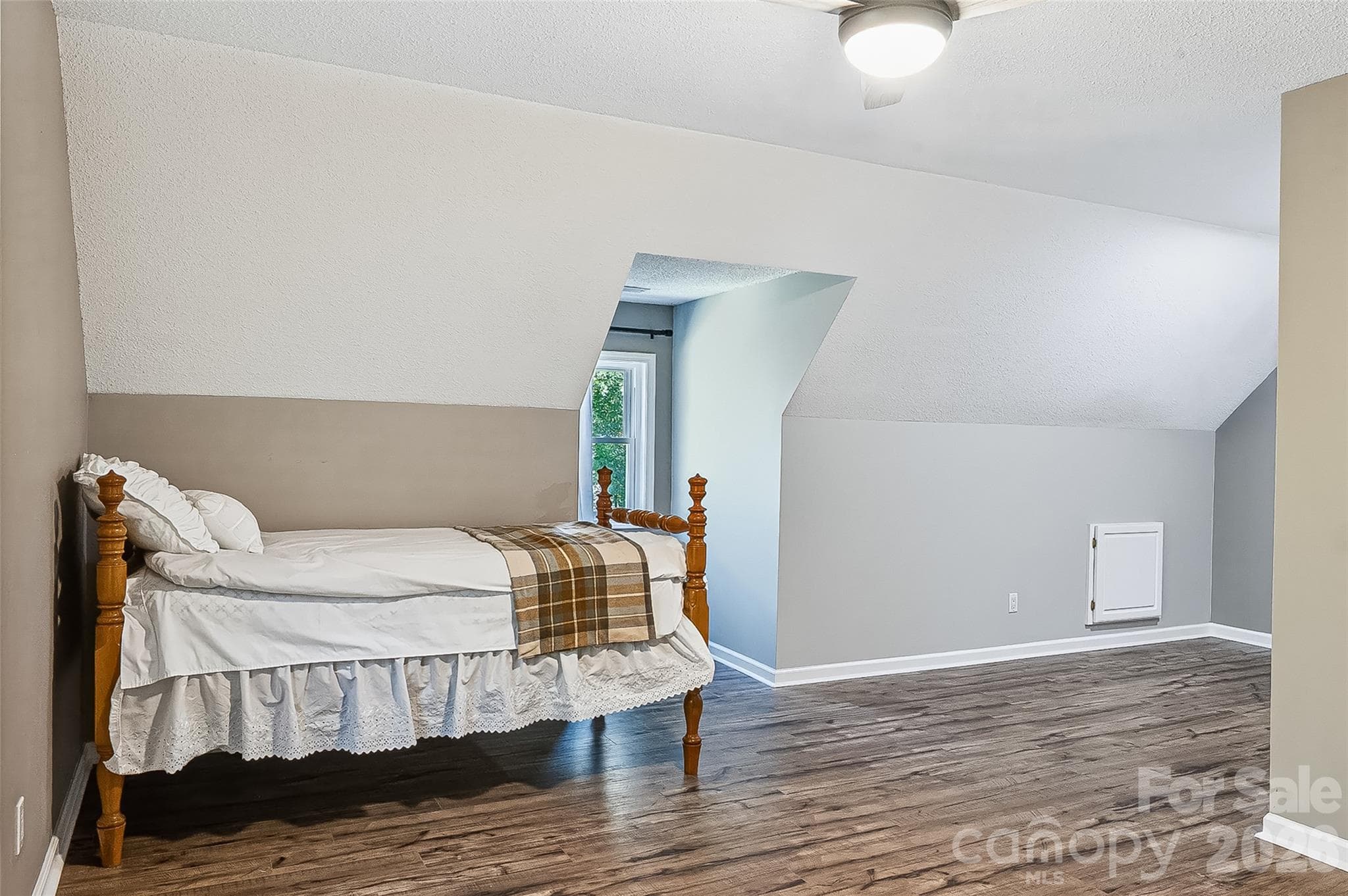 Upstairs bedroom - 2122 N Rugby Road, Hendersonville