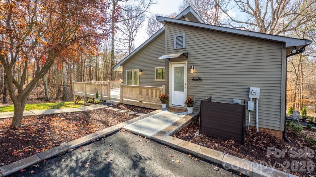 Single Family Residence at 2106 Lynmore Drive, Sherrills Ford, photo 7 of 50