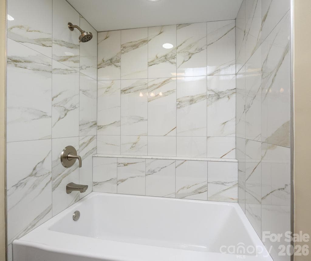 Lower Level bathroom shower - 2106 Lynmore Drive, Sherrills Ford