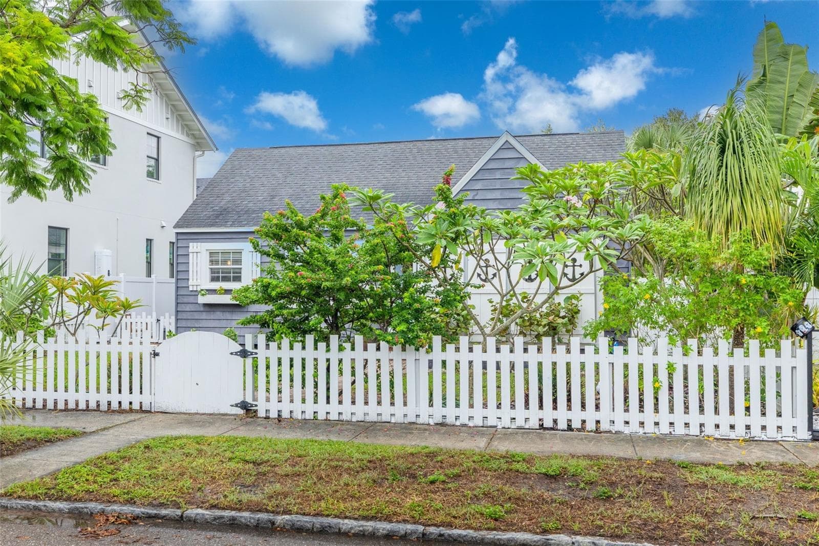 Single Family Residence at 729 26TH AVE N, ST PETERSBURG, photo 2 of 25