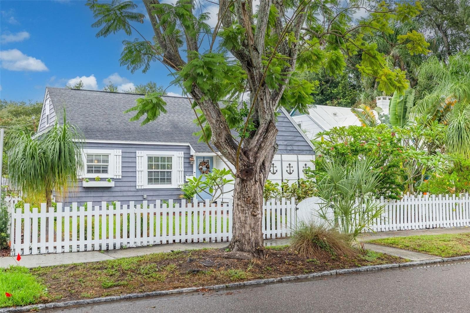 Single Family Residence at 729 26TH AVE N, ST PETERSBURG, photo 3 of 25