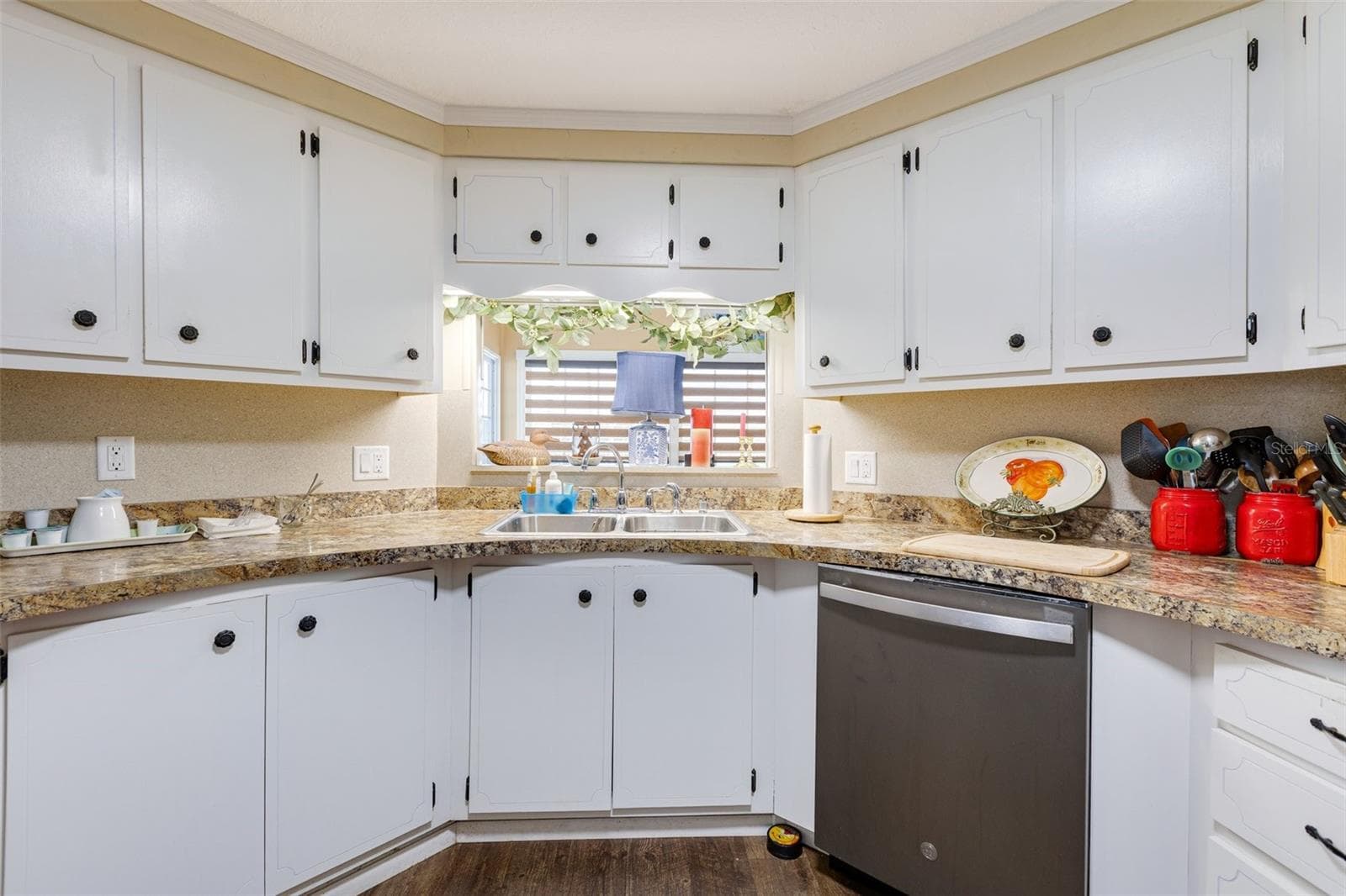 Manufactured Home at 412 VIVAR, NORTH PORT, photo 5 of 47
