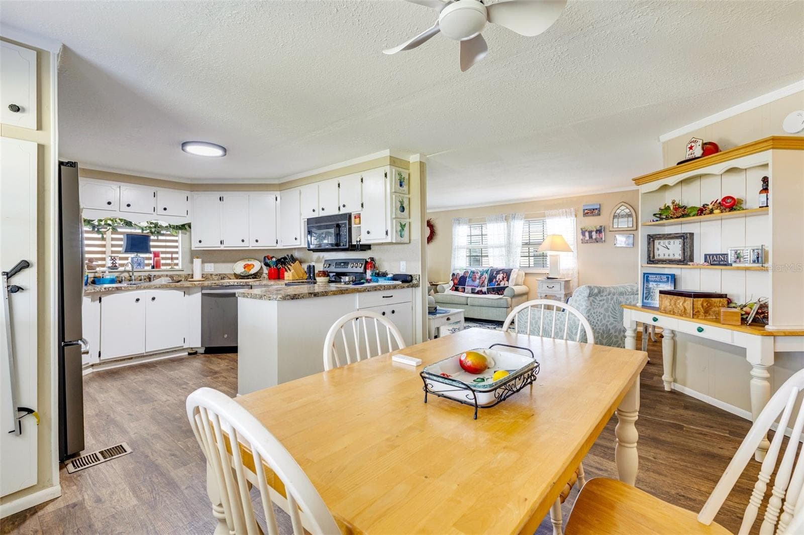Manufactured Home at 412 VIVAR, NORTH PORT, photo 10 of 47