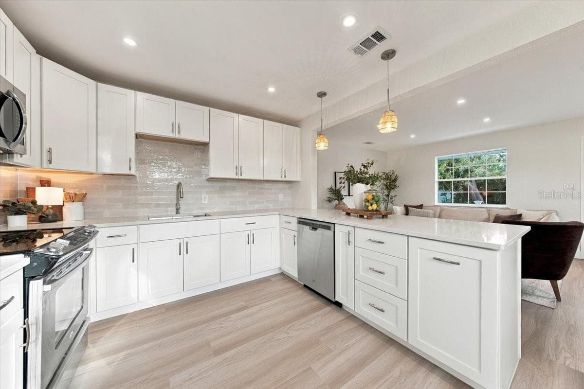 Single Family Residence at 6295 3RD AVE S, ST PETERSBURG, photo 17 of 36