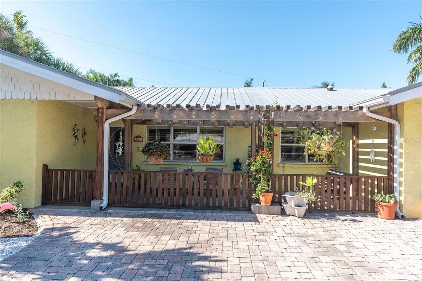Single Family Residence at 7106 PALM DR, HOLMES BEACH, photo 5 of 61