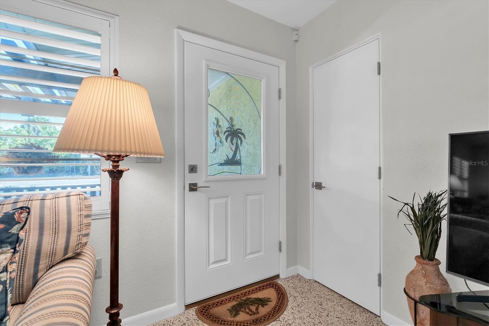 This home is handicapped accessible and stroller friendly. - 7106 PALM DR, HOLMES BEACH