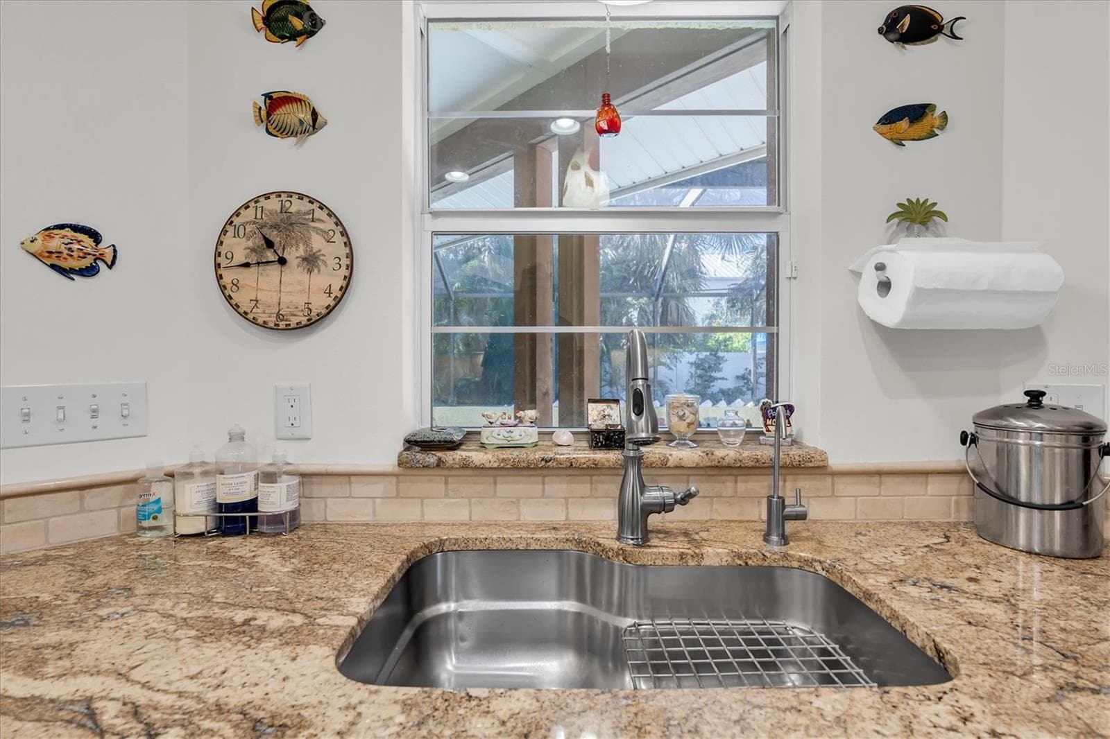 Kitchen sink overlooks lanai and pool and spa area. New garbage disposal in 5/25. - 7106 PALM DR, HOLMES BEACH