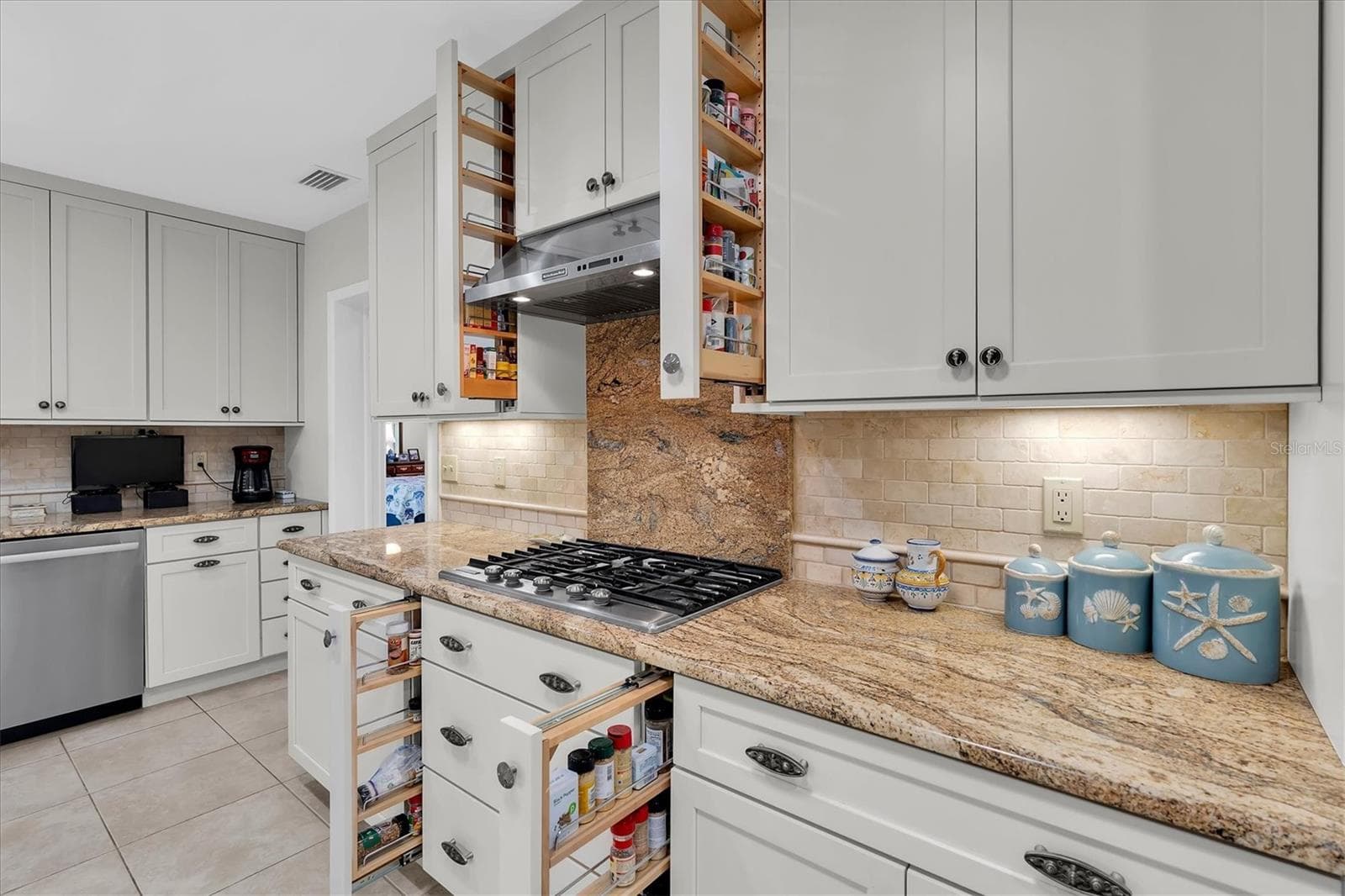 Kitchen Aid 5 burner gas stove with 4 pull out spice racks for the cook. - 7106 PALM DR, HOLMES BEACH