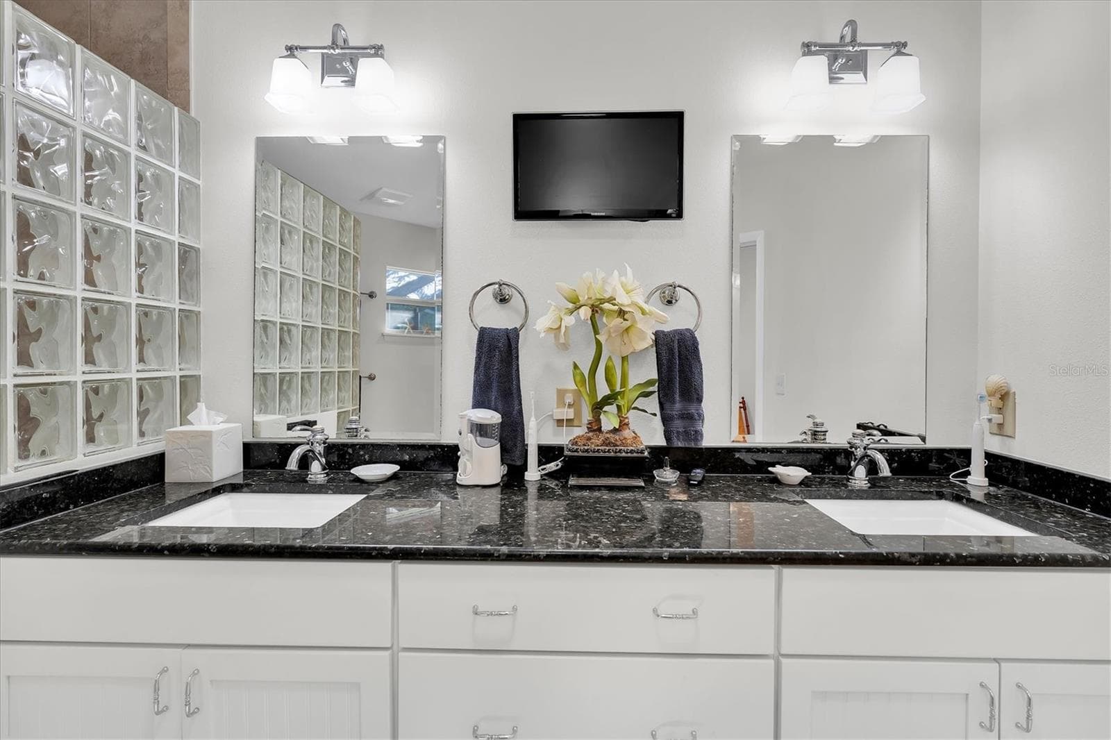 Primary bath with dual sinks - 7106 PALM DR, HOLMES BEACH