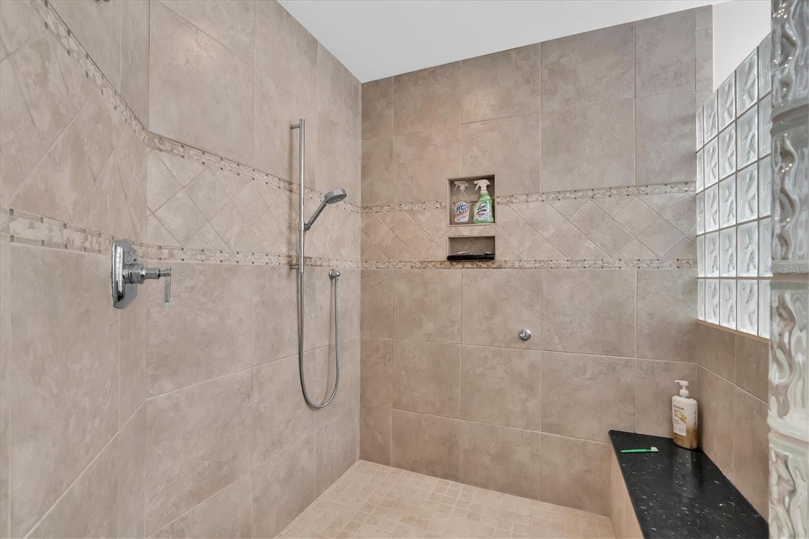Handicapped accessible shower - 7106 PALM DR, HOLMES BEACH