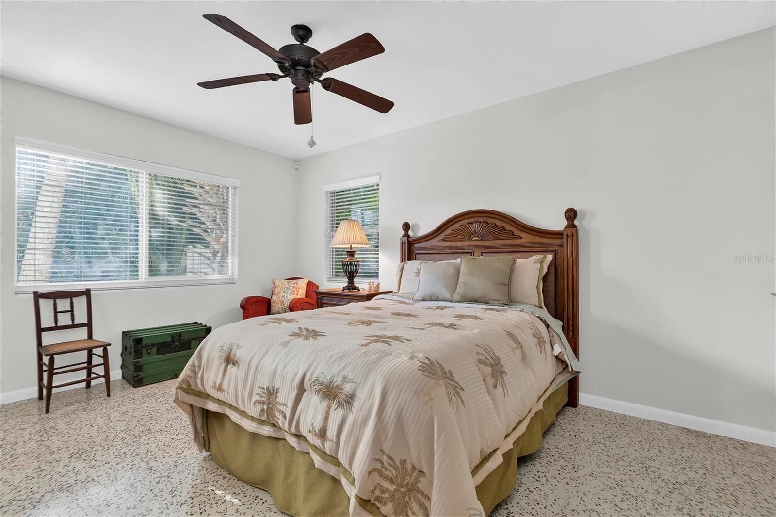 2nd Bedroom has pink en-suite bath - 7106 PALM DR, HOLMES BEACH
