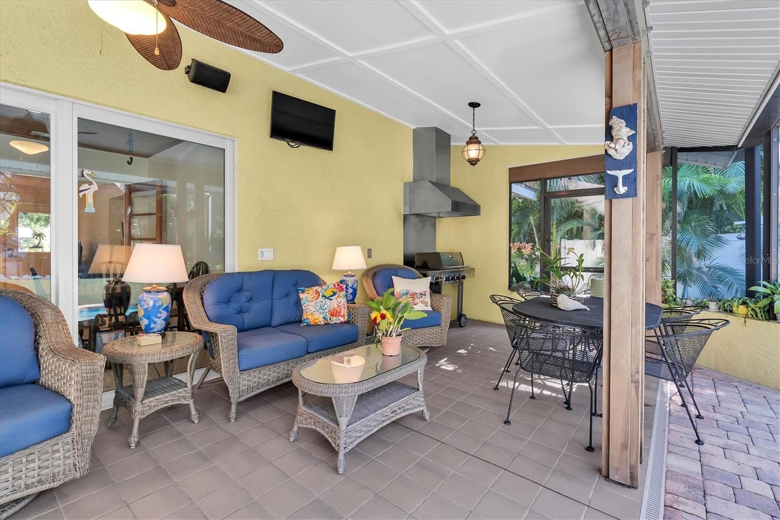 Room to build in an outdoor kitchen. Grill is not attached. - 7106 PALM DR, HOLMES BEACH
