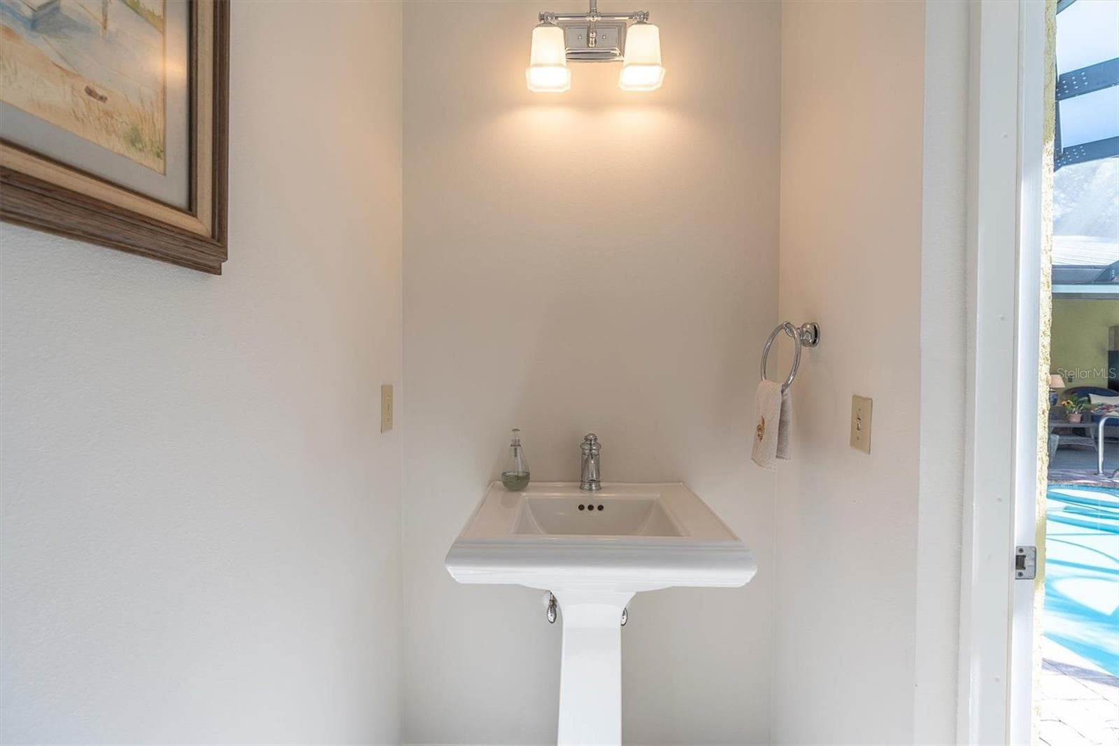 Pool bath - 7106 PALM DR, HOLMES BEACH