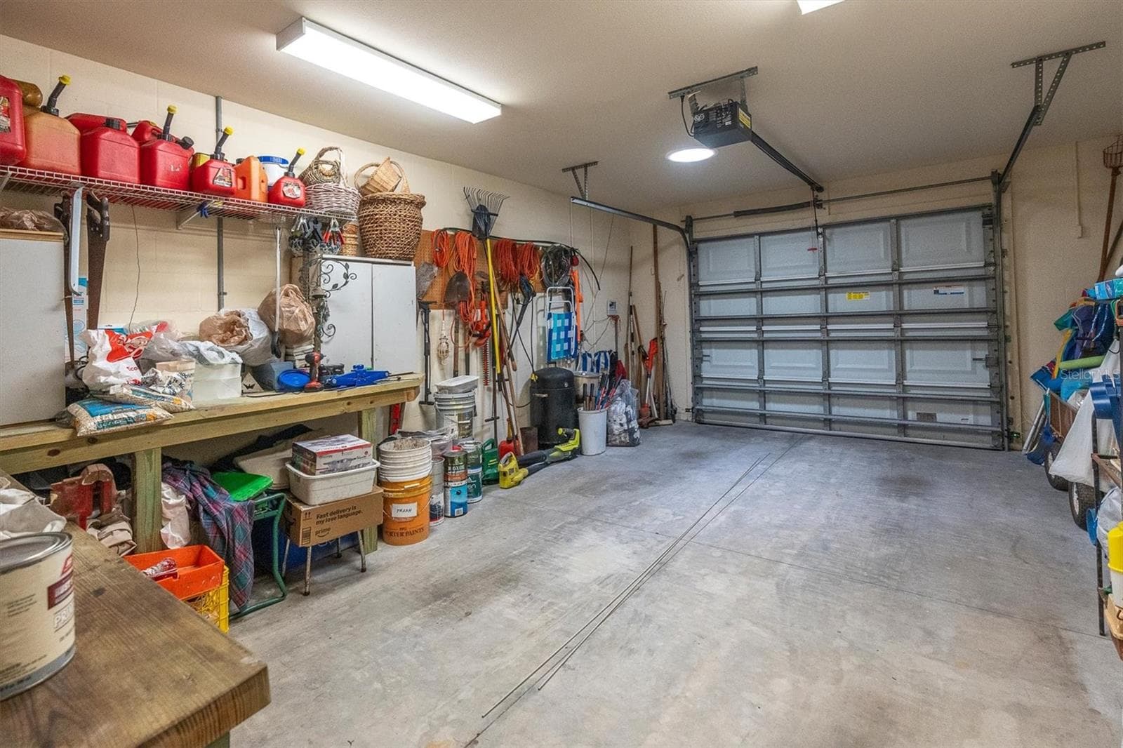 1 car garage with no steps into house - 7106 PALM DR, HOLMES BEACH