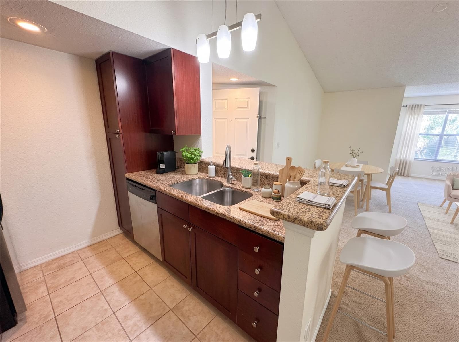 virtually staged - 5124 CONROY RD #33, ORLANDO